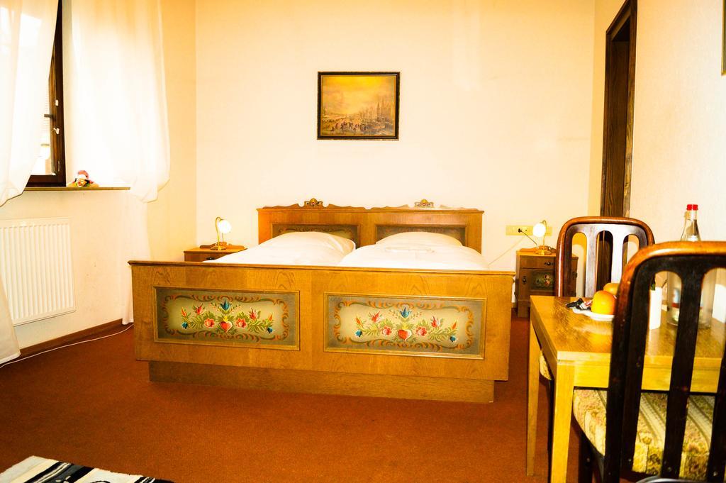 Schlosshotel Hoefingen Леонберг Экстерьер фото
